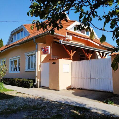 4 Evszak Apartman Gyula Zewnętrze zdjęcie
